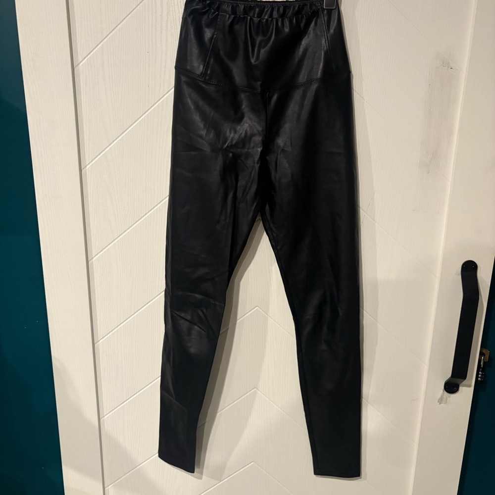 Wilfred Free Faux Leather Leggings – Sleek Minimal Vegan Leather‎